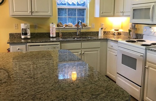 Emerald Isle House | Ocean View Retreat: Walk to Beach & Waterpark Fun!