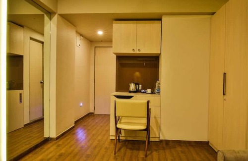 Dumas Apartment | Relaxing Weekend Homes with Pool & Breakfast by Blushing Events
