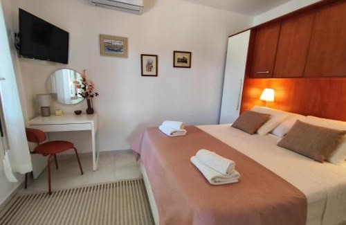 Cove Donja Krusica (Donje selo) House | Exclusive Weekend House with Ocean View & Pet-Friendly Amenities