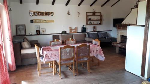 Canton 10 House | Highly Rated Weekend House Petar with Family-Friendly Amenities