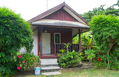 Lamai City Center Hotel | Budget-Friendly Weekender Bungalow with Great Reviews
