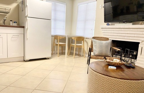 Bayshore Gardens House | Unforgettable Beach Getaways: Reserve Your Oceanfront Escape!