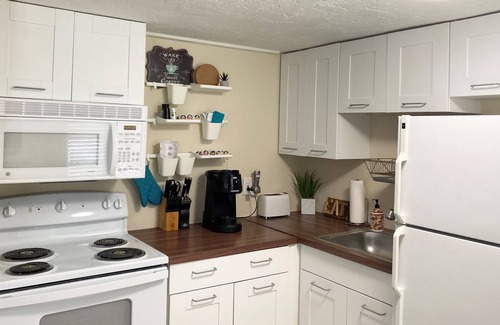 Bayshore Gardens House | Unforgettable Beach Getaways: Reserve Your Oceanfront Escape!