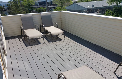 Kismet House | Ideally Located: Steps to Beach, Town & Ferries - 9.8 Rated