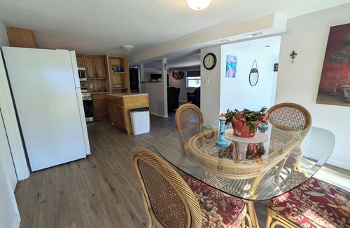 Spring Hill Cottage | Discover Weeki Fun House: Family-Friendly & Pet Welcoming