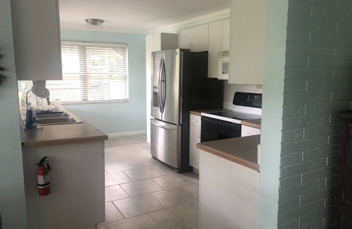 Spring Hill House | Discover Weeki Wachee MAIN RIVER: Family-Friendly Getaway