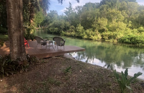 Spring Hill House | Discover Weeki Wachee MAIN RIVER: Family-Friendly Getaway