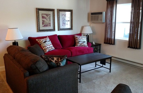 Oconomowoc Condo | Convenient Rentals: Family-Friendly 2 Bedroom/2 Bath Unit!