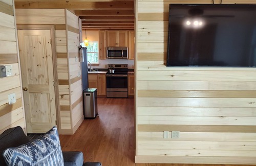 Albion House | Discover Lovejoy Pond: Pet-Friendly Retreat in Albion
