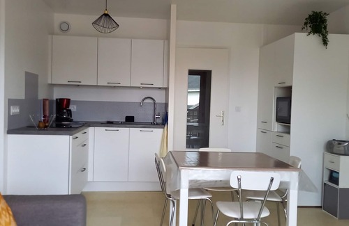 Le Croisic Apartment | Ideal Oceanfront Getaway for 4 with Private Pool