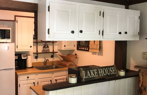 Bolton Landing Cottage | Beachside Weekly Rental with Ocean View - Rated 9.8/10