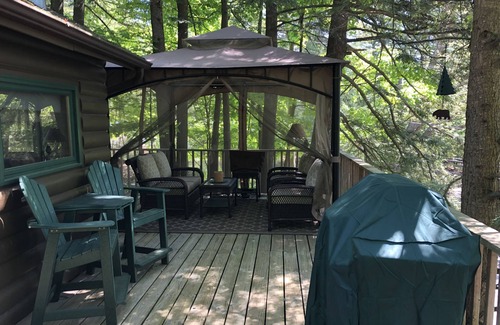 Bolton Landing Cottage | Beachside Weekly Rental with Ocean View - Rated 9.8/10