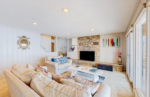 Clarksville House | Discover the Weeping Willow Cabin: Family-Friendly Retreat