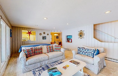Clarksville House | Discover the Weeping Willow Cabin: Family-Friendly Retreat