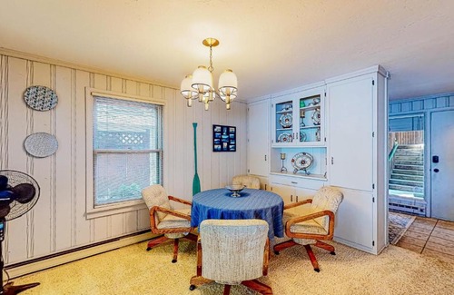 Clarksville House | Discover the Weeping Willow Cabin: Family-Friendly Retreat