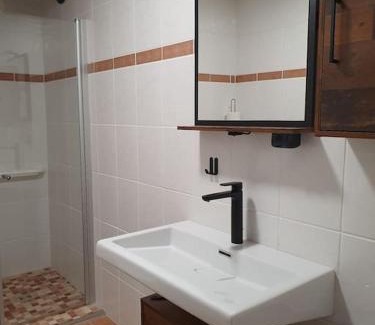 Brilon Apartment | Welcoming Wegeners Ferienwohnung: Ideal for Families