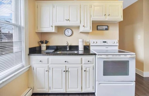 West Hartford House | Pet-Friendly Getaway at WeHa Oak Haven for Families