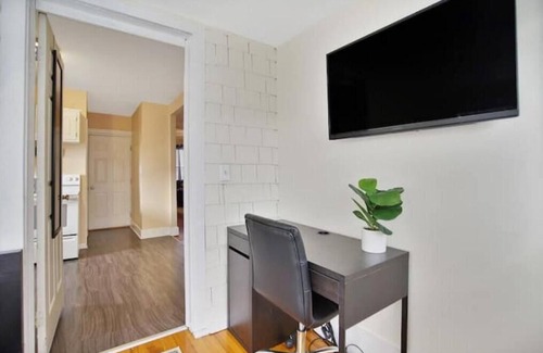 West Hartford House | Pet-Friendly Getaway at WeHa Oak Haven for Families