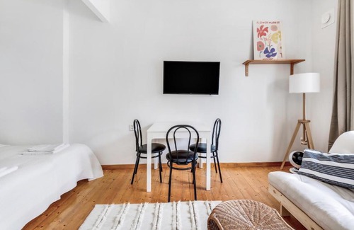 Keskinen District Apartment | Vibrant WeHost Studio Near Park Puijonpuistikko, Vallila