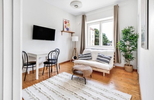 Keskinen District Apartment | Vibrant WeHost Studio Near Park Puijonpuistikko, Vallila