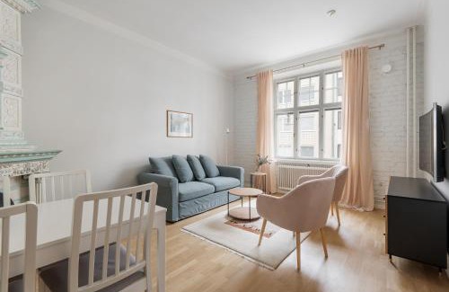 Punavuori Apartment | Stylish 2BR Stay in Prestigious Punavuori, Rated 8.9/10