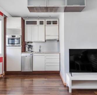 Alppiharju Apartment | Stylish WeHost Studio for Four with Breakfast & Dining
