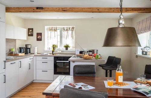 Rabenholz House | Welcoming Weiße Kate Gut Priesholz with Spa & Pet Amenities