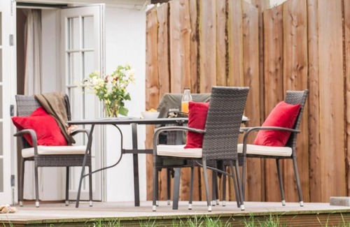 Rabenholz House | Welcoming Weiße Kate Gut Priesholz with Spa & Pet Amenities