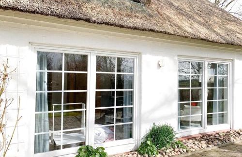 Osterhever House | Experience Relaxation at Weiße Reetdachkate - Family-Friendly Stay