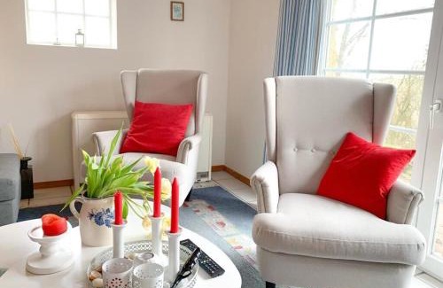 Osterhever House | Experience Relaxation at Weiße Reetdachkate - Family-Friendly Stay