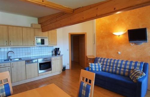 Weissenbach Apartment | Family-Friendly Retreat at Gästehaus Hartweger – Weißenbach