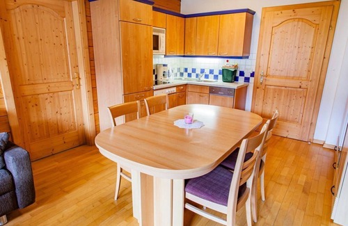 Weissenbach Apartment | Family-Friendly Retreat at Gästehaus Hartweger – Weißenbach
