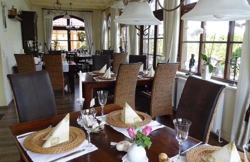 Jonsdorf House | Pet-Friendly Retreat at Weißer Stein Jonsdorf with Breakfast