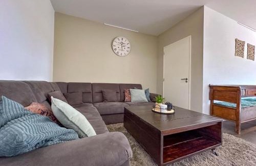 Odiliapeel House | Relax at Weidezicht: Family-Friendly with Hot Tub Access