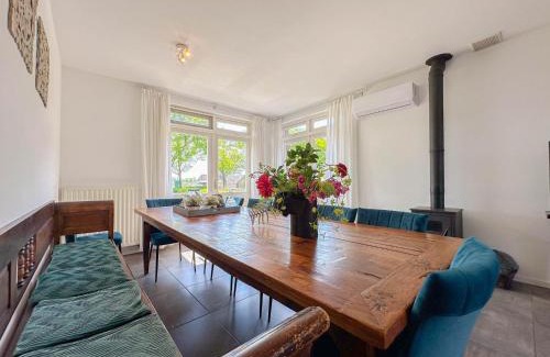 Odiliapeel House | Relax at Weidezicht: Family-Friendly with Hot Tub Access