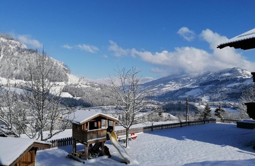 Sankt Veit im Pongau Apartment | Guest Rated 10/10 at Weidinghof with Family-Friendly Amenities