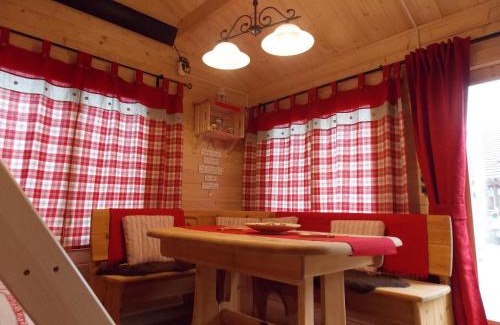Glan-Munchweiler Ski Chalet | Relaxing Weiherhütte: Oceanfront Haven with Pool Access