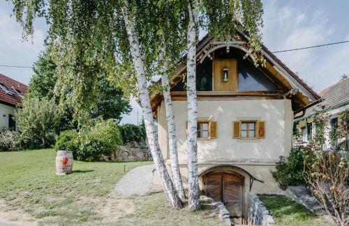 Eisenberg an der Pinka House | Cozy Wein Cottage Kellerstöckl with Oceanfront Views