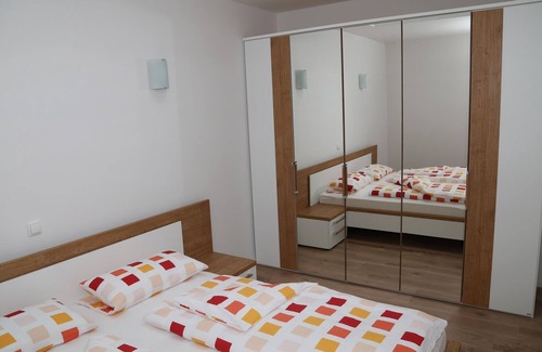Neustadt-Hambach Apartment | Weinhaus Kruppenbacher: Family-Friendly Comfort Awaits