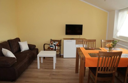 Neustadt-Hambach Apartment | Weinhaus Kruppenbacher: Family-Friendly Comfort Awaits