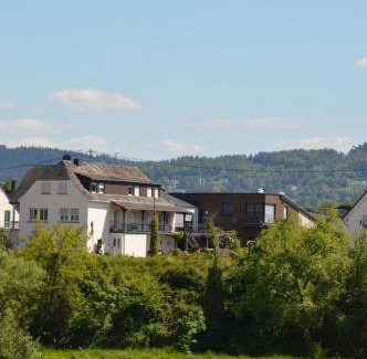 Kowerich Apartment | Discover Wein & Gästehaus Porten-Becker: Family-Friendly Retreat
