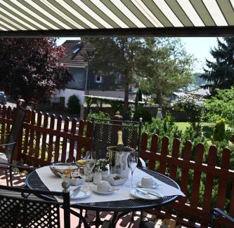 Mainz-Bingen Hotel | Discover Wein- und Sekthaus F.B.Schönleber: Family-Friendly Retreat