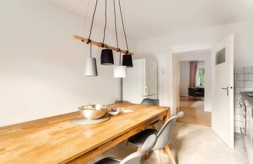 Sued Apartment | Weinberg Apartment | Central Retreat with Breakfast & Parking