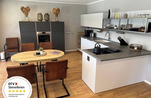 Krov Apartment | Weinberg Holiday Home with Pool & Ocean View Amenities