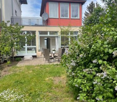 Serkowitz Apartment | Relax at Weinbergsblick – Perfect Retreat in Radebeul