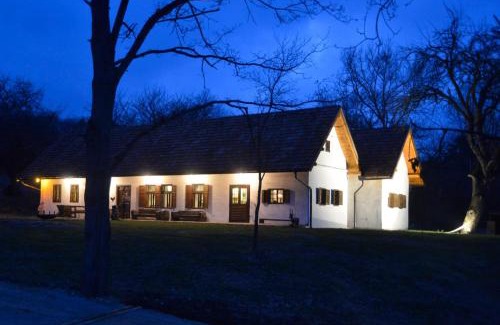 Heiligenbrunn Bed & Breakfast | Highly Rated Weinek's Kellerstöckl with Hot Tub & Breakfast