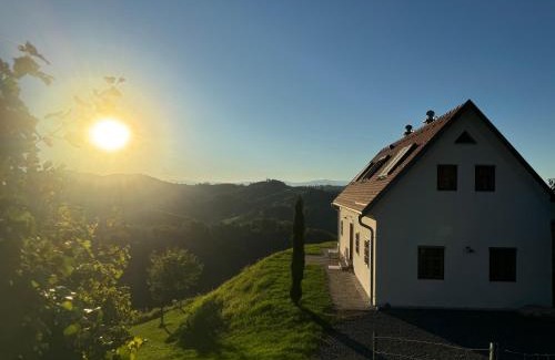 Gamlitz House | Oceanfront Winzerhaus am Eckberg - Perfect for Families