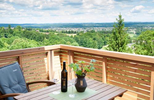 Seggauberg House | Discover Weingut Assigal: Family-Friendly Retreat with Dining