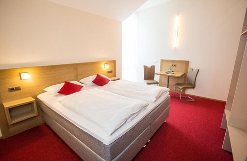 Triefenstein Hotel | Pet-Friendly Getaway at Weingut Blank with Great Reviews