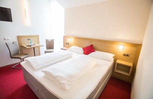 Triefenstein Hotel | Pet-Friendly Getaway at Weingut Blank with Great Reviews